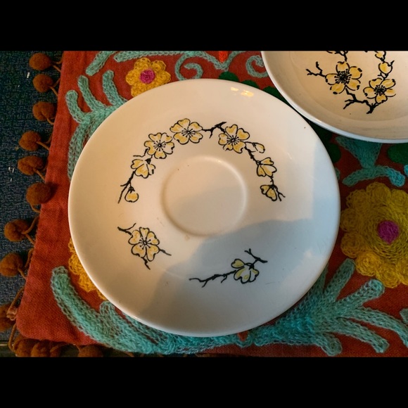 Vintage Set! 1 tea cup, 2 bowls, 2 saucers - Picture 6 of 7